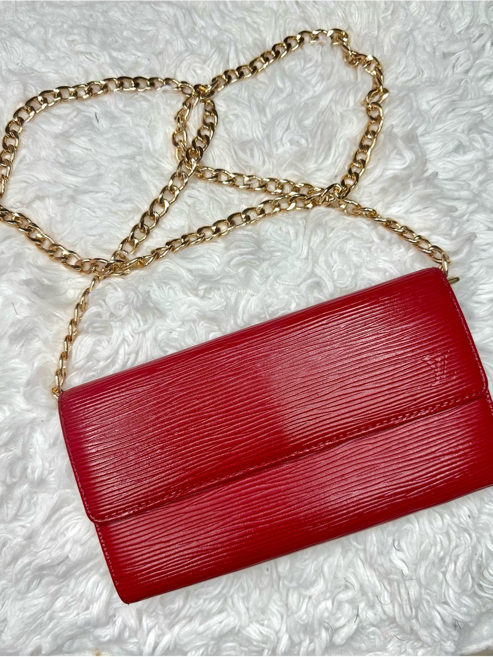 Louis Vuiton Vintage Epi Red Leather Clutch/Wallet Gold Chain Hardware
